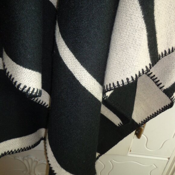 NWOT JACK & MISSY WRAPSODAY WRAP SHRUG O/S BLACK/NATURAL WHIP STITCHING - Picture 8 of 13